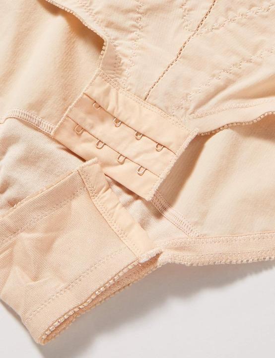 Actual product image Playtex Ultra Feminine and Invisible Shapewear for Maximum Comfort (95 B)