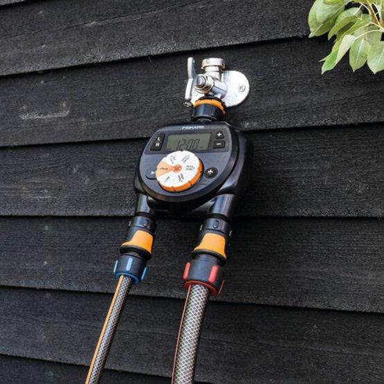 Produktbild Fiskars Zeitschaltuhr/Timer mit 2 Ausgängen, Für alle gängigen Wasserhahngrössen, Leicht ablesbares L (Bewässerungsuhr)