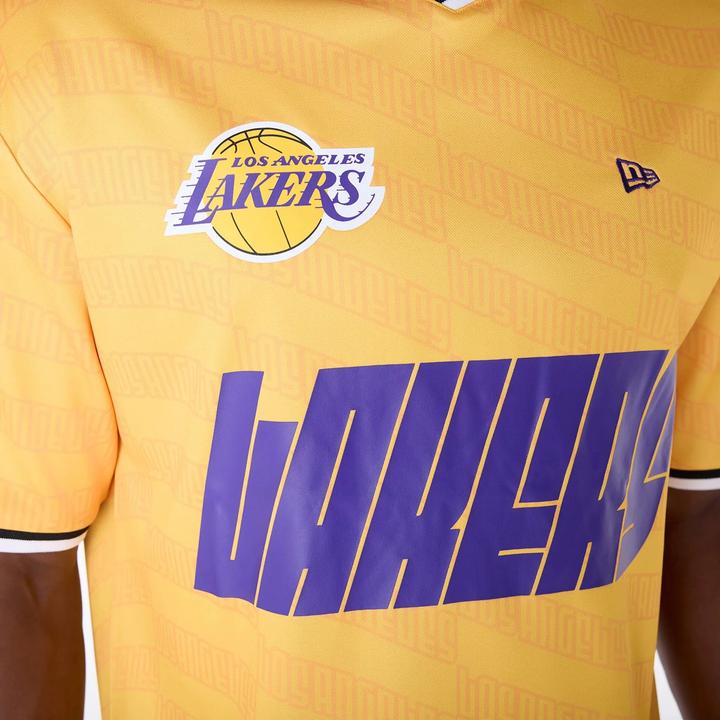 Produktbild New Era Oversized T-Shirt Los Angeles Lakers Soccer (S)