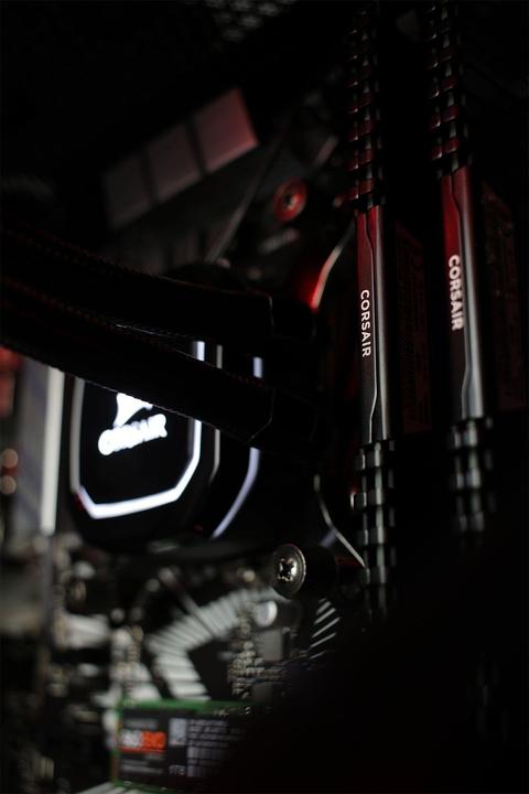 Produktbild Mifcom Savage RTX2080 (Intel Core i7-9700K, 16 GB, 500 GB, GeForce RTX 2080)