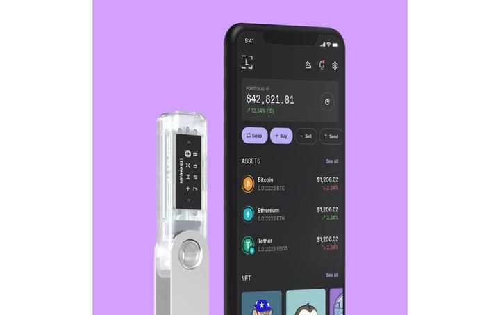 Produktbild Ledger Nano S Plus - Transparent (Litecoin, Ethereum Classic, Dogecoin, Bitcoin, Dash)