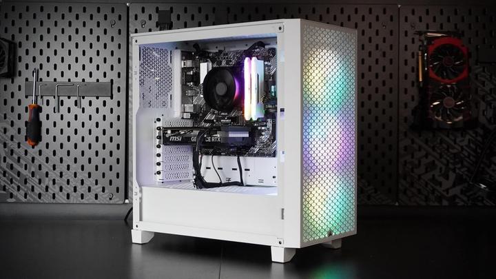 Immagine prodotto Corsair PC da gioco iCUE AMD 4060v2 bianco con AMD, 3000D RGB, Windows 11 Pro (1000 GB, 16 GB, GeForce RTX 4060)