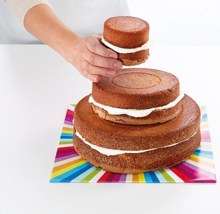 Actual product image Lékué cake kit