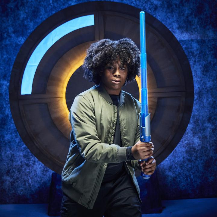 Actual product image Star Wars Lightsaber Forge Kyber Core Cal Kestis, blaues individualisierbares elektronisches Lichtsc