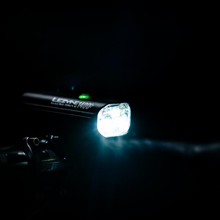 Produktbild Lezyne Macro Drive 1400 / Strip Drive Pro 400 (1400 lm)