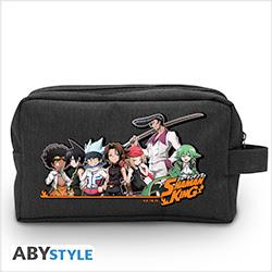 ABYstyle Shaman King Toilet Bag: Group 26cm, Weiteres Gaming Zubehör