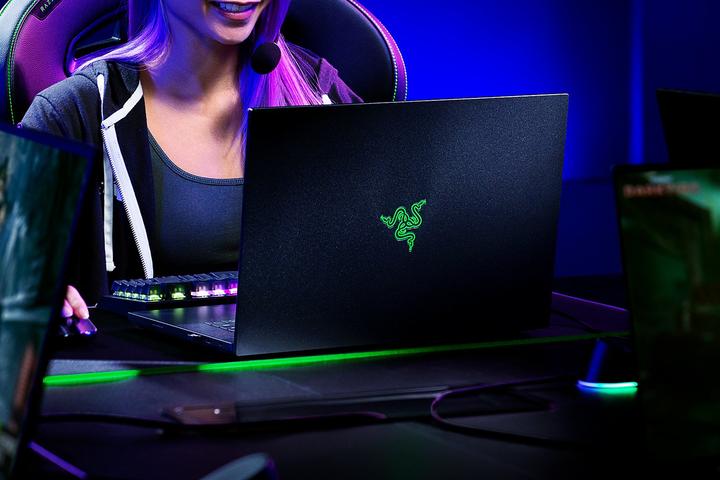 Produktbild Razer Blade 16 (16", Intel Core i9-13950HX, 32 GB, 1000 GB, DE)