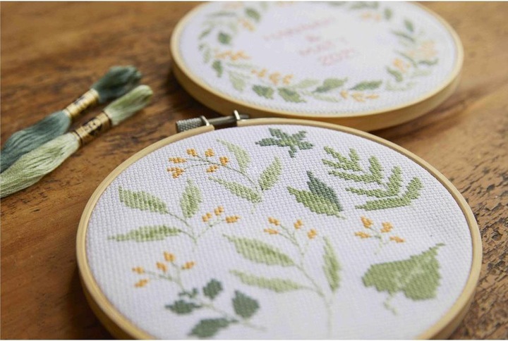 Image du produit DMC Kit de broderie Mindful Making Duo Couronne de fleurs, Ø 15.7 cm