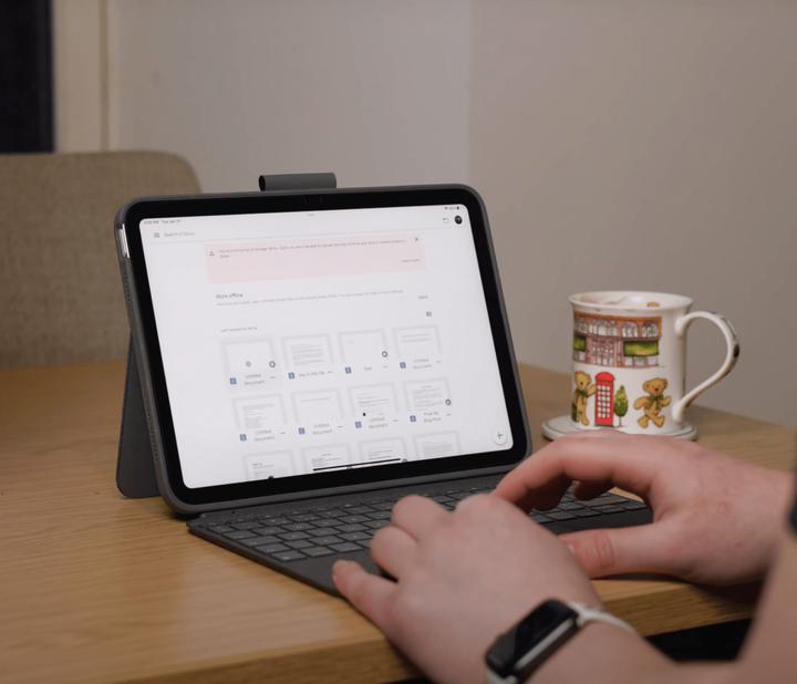 Actual product image Logitech COMBO TOUCH FOR IPAD (10TH GEN) (IT, iPad 2022 (10th Gen))