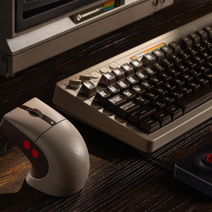 Image du produit 8bitdo - Retro R8 Mouse C64 Edition - Grey (Docking, Filaire, Sans fil)