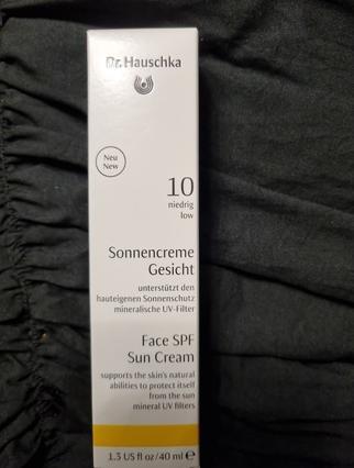 Image du produit Dr. Hauschka crème solaire pour le visage SPF10 crème (Crème solaire visage, Jusqu'à SPF 10, 40 ml, 63 g)