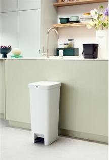 Actual product image Brabantia StepUp waste bin (40 l)