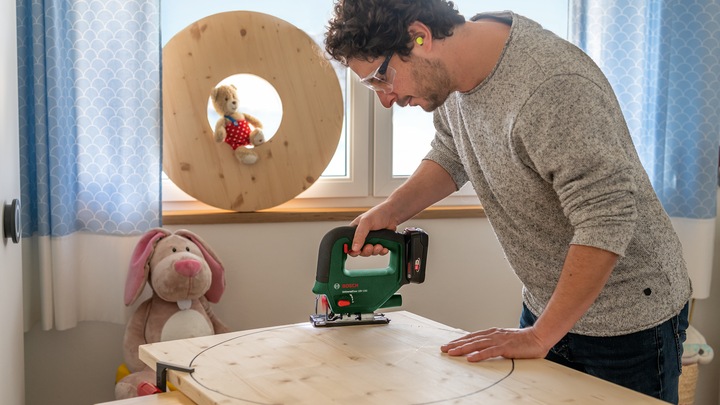 Produktbild Bosch Home & Garden UniversalSaw 18V-100