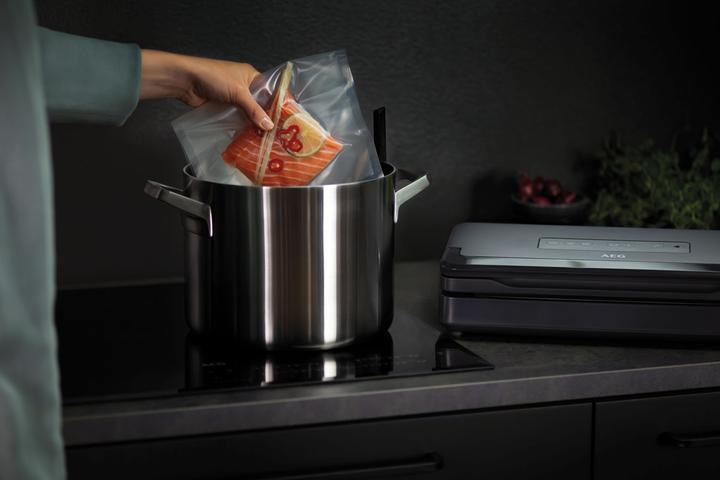 Actual product image AEG A6-1-6AG with Wet & Dry Function, Grey