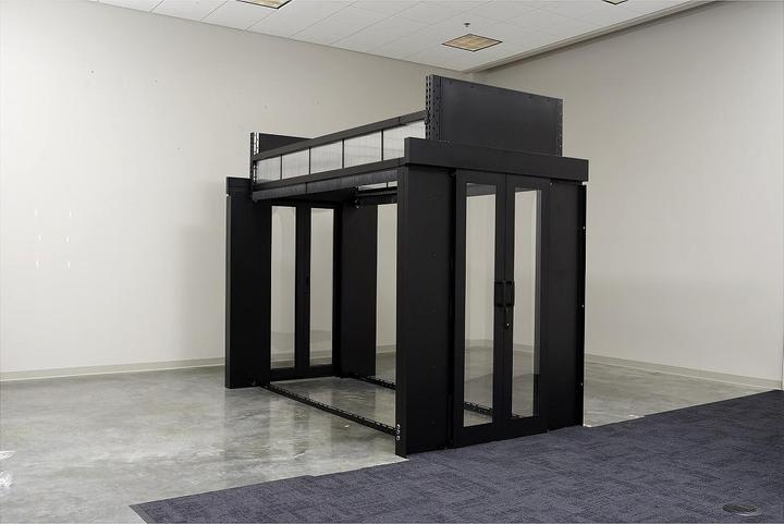 Produktbild APC HyperPod Window Window Brush Strip Pass-Through