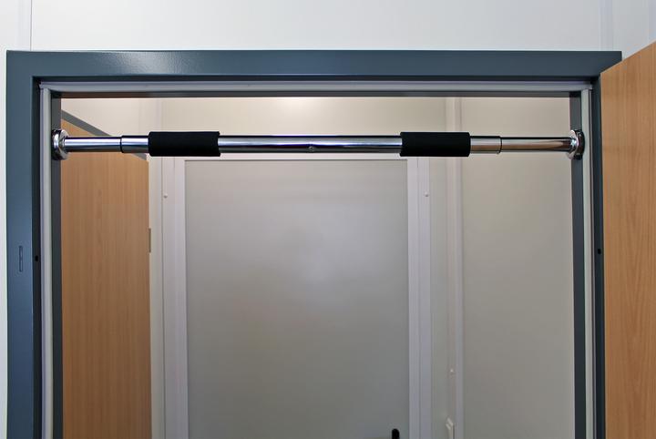 Actual product image Luxtri Pull Up Bar for Doorways 62-85cm Clamp Rod of Chromed Steel w/Non-slip Handles & 160kg Load