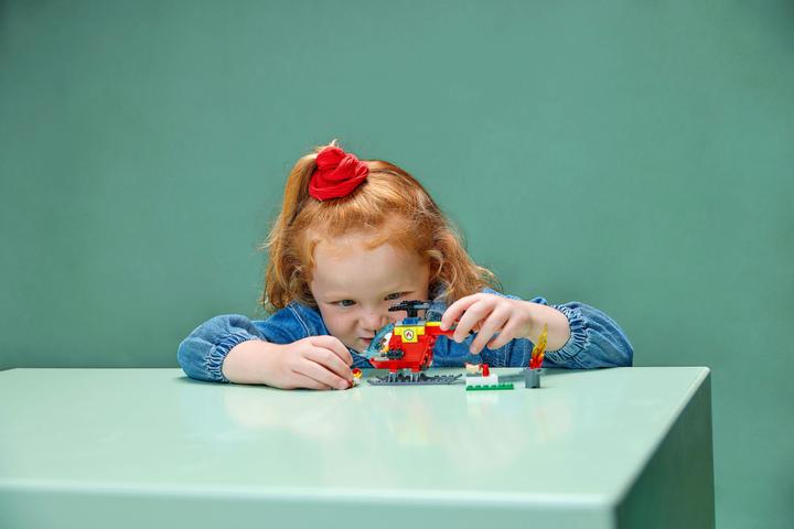 Produktbild LEGO Feuerwehrhubschrauber (60318, LEGO City)