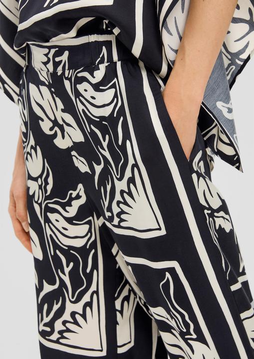 Actual product image S.Oliver Hose Gemusterte Satinhose mit Wide Leg und Elastikbund (36)