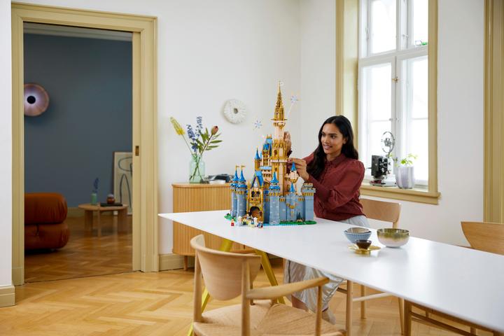 Actual product image LEGO Disney 43222 - Disney Kasteel (43222, LEGO Disney, LEGO Rare Sets)