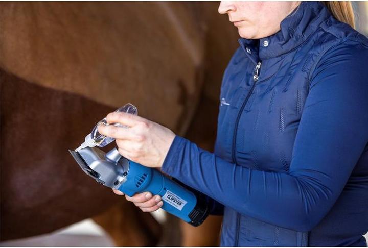 Actual product image Kerbl Shearing machine FarmClipper Akku2 horse
