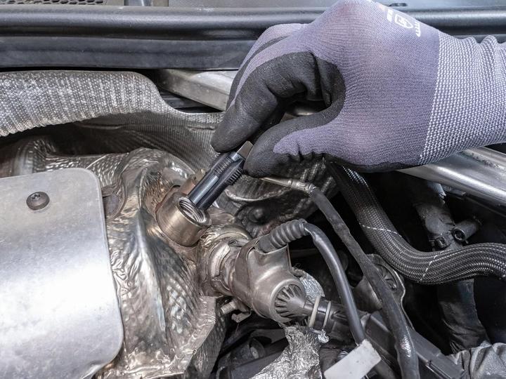 Produktbild HAZET Gewinde-Nachschneider Abgastemperatur-Sensoren / -Sonden 4683-18 ∙ Aussen-Sechskant 13 mm