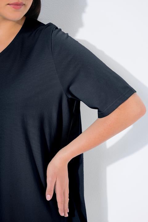 Image du produit Ulla Popken T-shirt à coupe évasée. Décolleté en V et manches courtes (56)