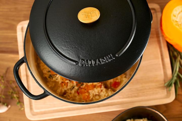 Immagine prodotto Ballarini Cocotte BELLAMONTE 20 cm rotonda 2,5 litri in ghisa arrosto nero (Pirofila + casseruola, Ghisa, 20 x 13.50 cm)