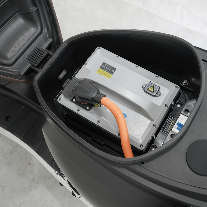 Actual product image ecoro Syra 90SX (95 km/h, 5500 W)