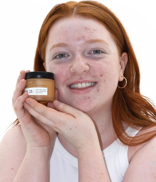 Actual product image UpCircle SPF 25 with Raspberry Seed Oil (Suntan cream, SPF 25, 60 ml, 60 g)