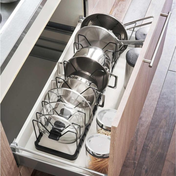 Produktbild Yamazaki Ausziehbarer Topf- & Pfannen-Organizer TOWER (Kunststoff, Metall)