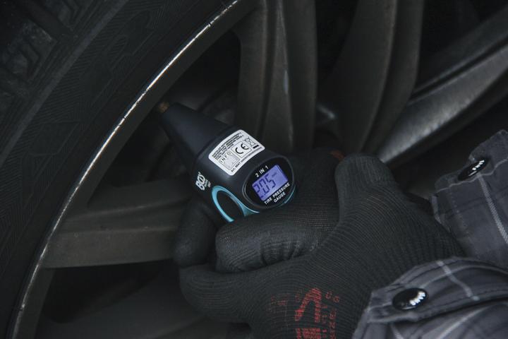 Produktbild BGS Digitaler Reifendruckprüfer & Reifenprofil-Messschieber 2-IN-1