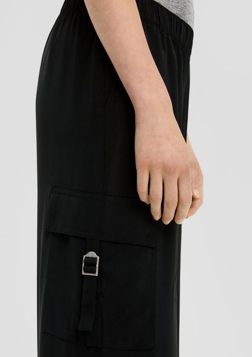 Actual product image S.Oliver Hose Satinhose mit Wide Leg und Cargotaschen (36)