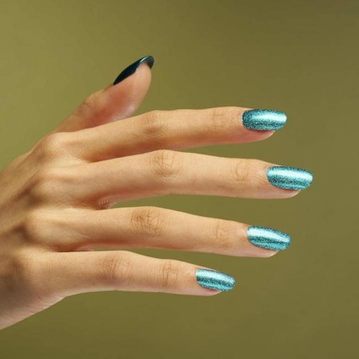 Actual product image CND Shellac UV Nail Polish Teal-Tricity No. 478 Turquoise Shimmer (Turquoise, Gel-Effect Nail Polish)