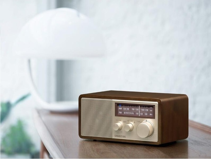 Actual product image Sangean Genuine 110 Plus WR11BT wooden portable retro table radio with Bluetooth & USB charging function (FM, MW, AM, NFC, Bluetooth)