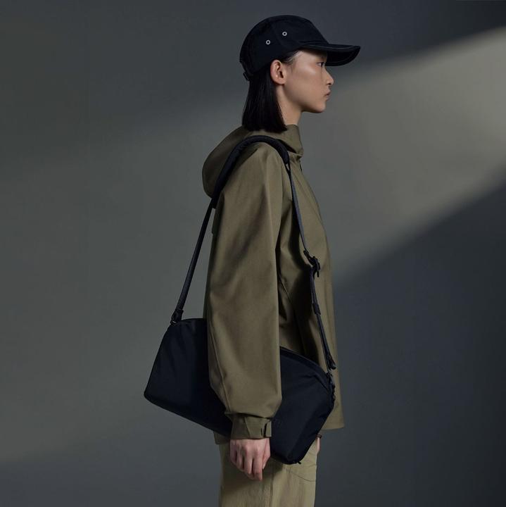 Produktbild Urth Dolomite Camera Sling 8L (Black) (Kamera Schultertasche, 8 l)