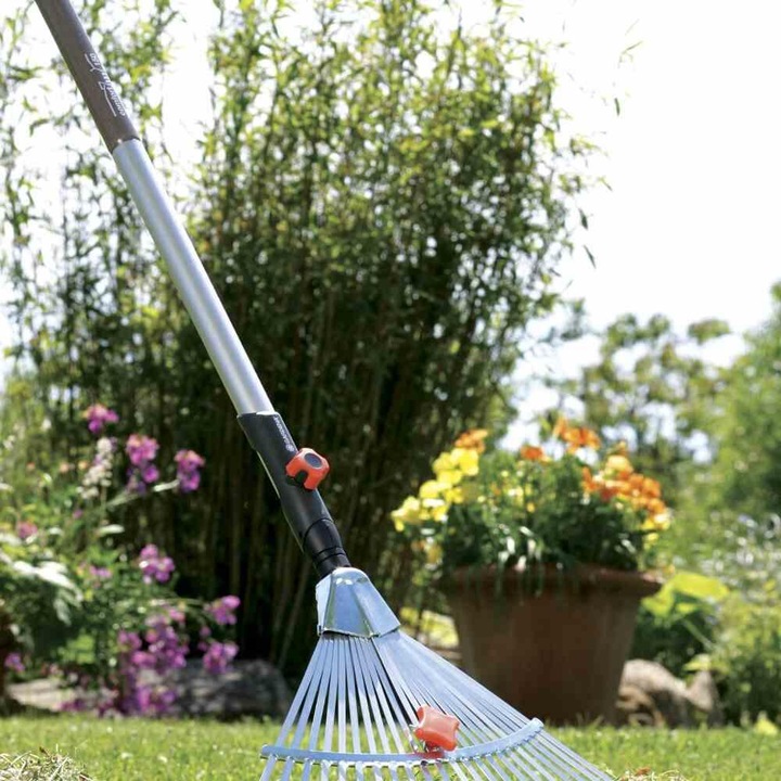 Actual product image Gardena Adjustable broom