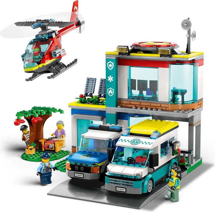 Actual product image LEGO 60371 Rescue Vehicle Headquarters (60371, LEGO City)