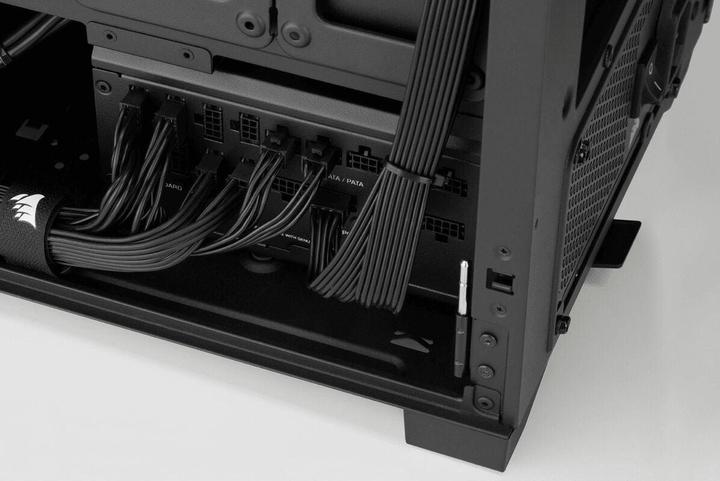 Actual product image Corsair SF750 (750 W)
