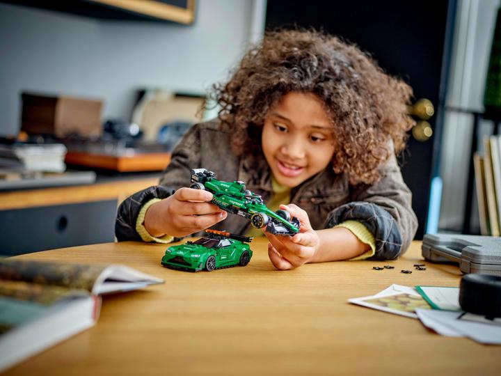 Actual product image LEGO Aston Martin Safety Car & AMR23 (76925, LEGO Speed Champions)