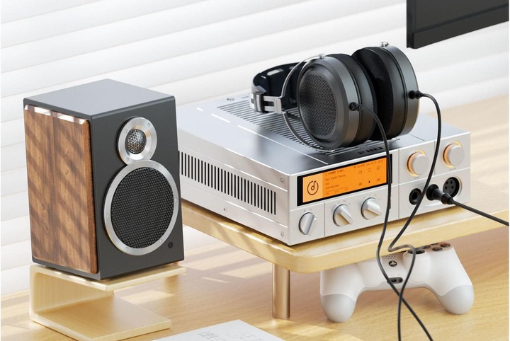 Actual product image FiiO K17 (USB-DAC, Display, USB host, Tone control, gain switch, Wi-Fi, Bluetooth)