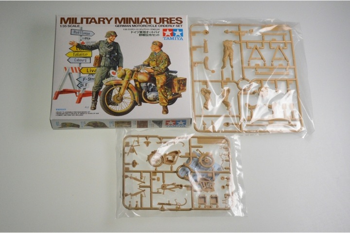 Produktbild Tamiya 1:35 Diorama-Set Motorrad m.Wegwei.(2)
