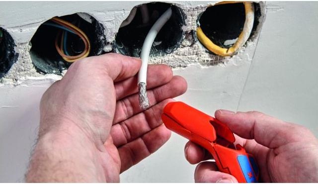 Produktbild Knipex ErgoStrip (135 mm)