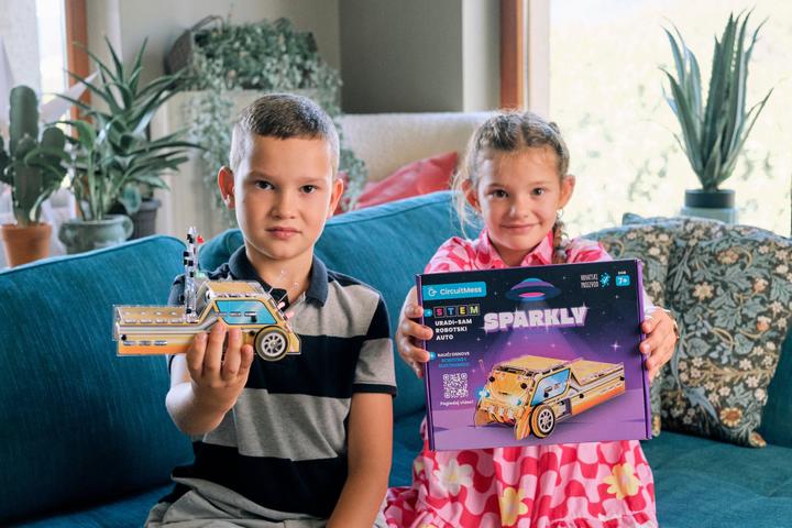 Actual product image CircuitMess Sparkly - Robot car - Electronics kit