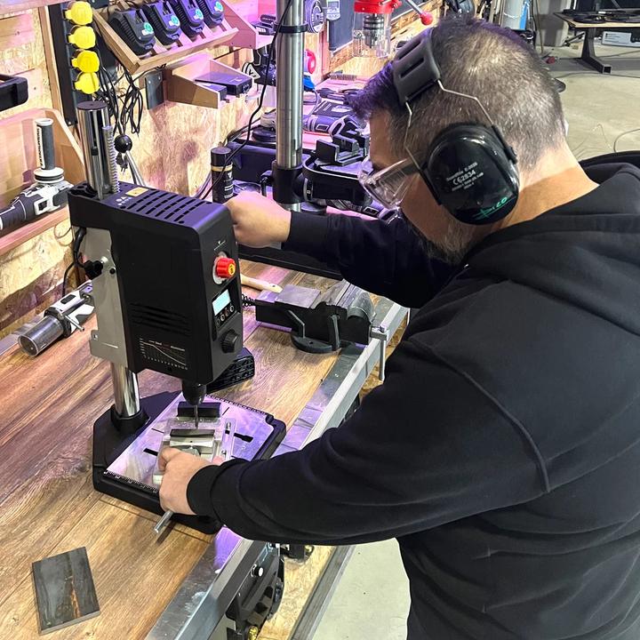 Actual product image Stahlwerk bench drill 800 watt 2,500 rpm drill press with laser for wood and metal