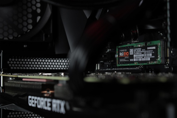 Produktbild Mifcom Savage Ryzen RTX2080 (AMD Ryzen 7 2700X, 16 GB, 500 GB, GeForce RTX 2080)