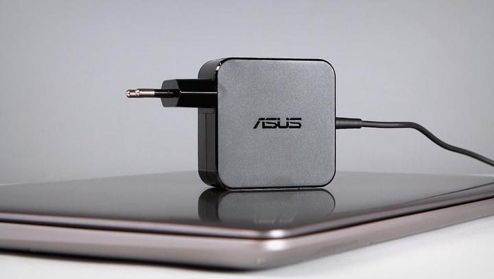 Immagine prodotto ASUS 0a001-00235000 (45 W)