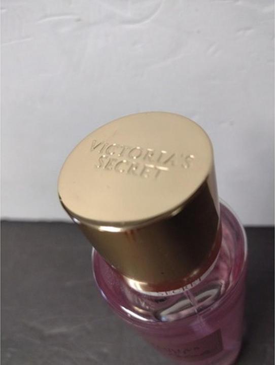 Image du produit Victoria's Secret Pétales de velours (250 ml, Spray parfumé pour le corps et les cheveux)