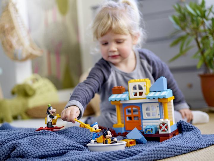 Actual product image LEGO Micky's beach house (10827)