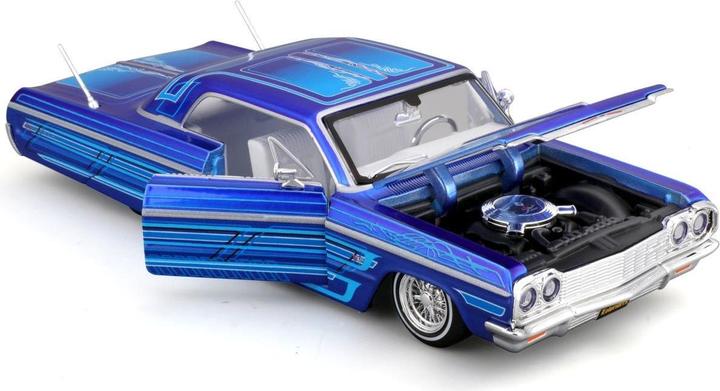 Actual product image Maisto Chevrolet Impala 1964 Lowrider 1/24 blue