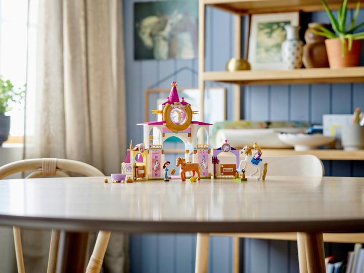 Actual product image LEGO Disney Princess 43195 Belle & Rapunzel horse stable (43195, LEGO Disney)